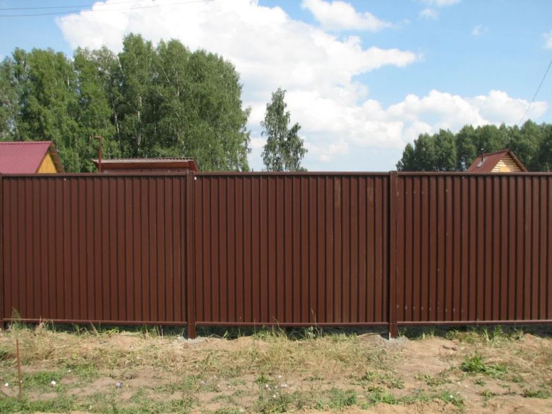 Забор для дачи из профнастила c профилем С20