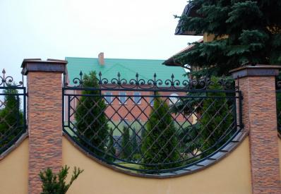 Кованый забор для частного дома