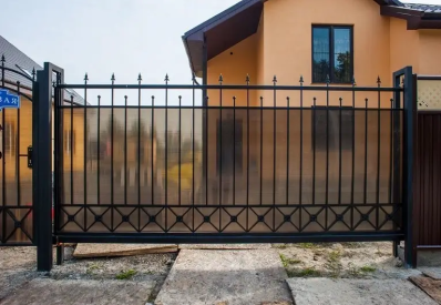 Забор из поликарбоната для частного дома
