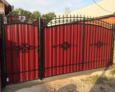 Ворота кованые с калиткой для дома