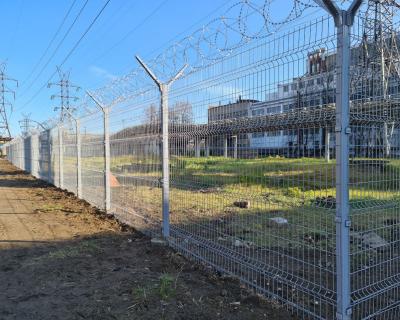 3д забор серого цвета для промышленной территории
