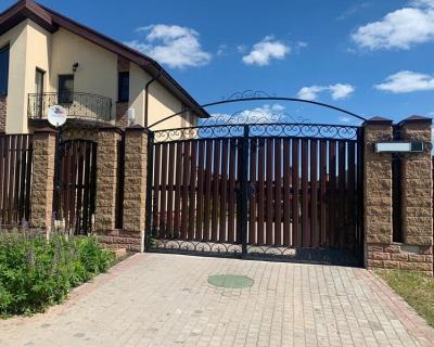 Ворота с элементами ковки