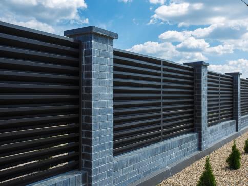 Забор жалюзи для загородного дома