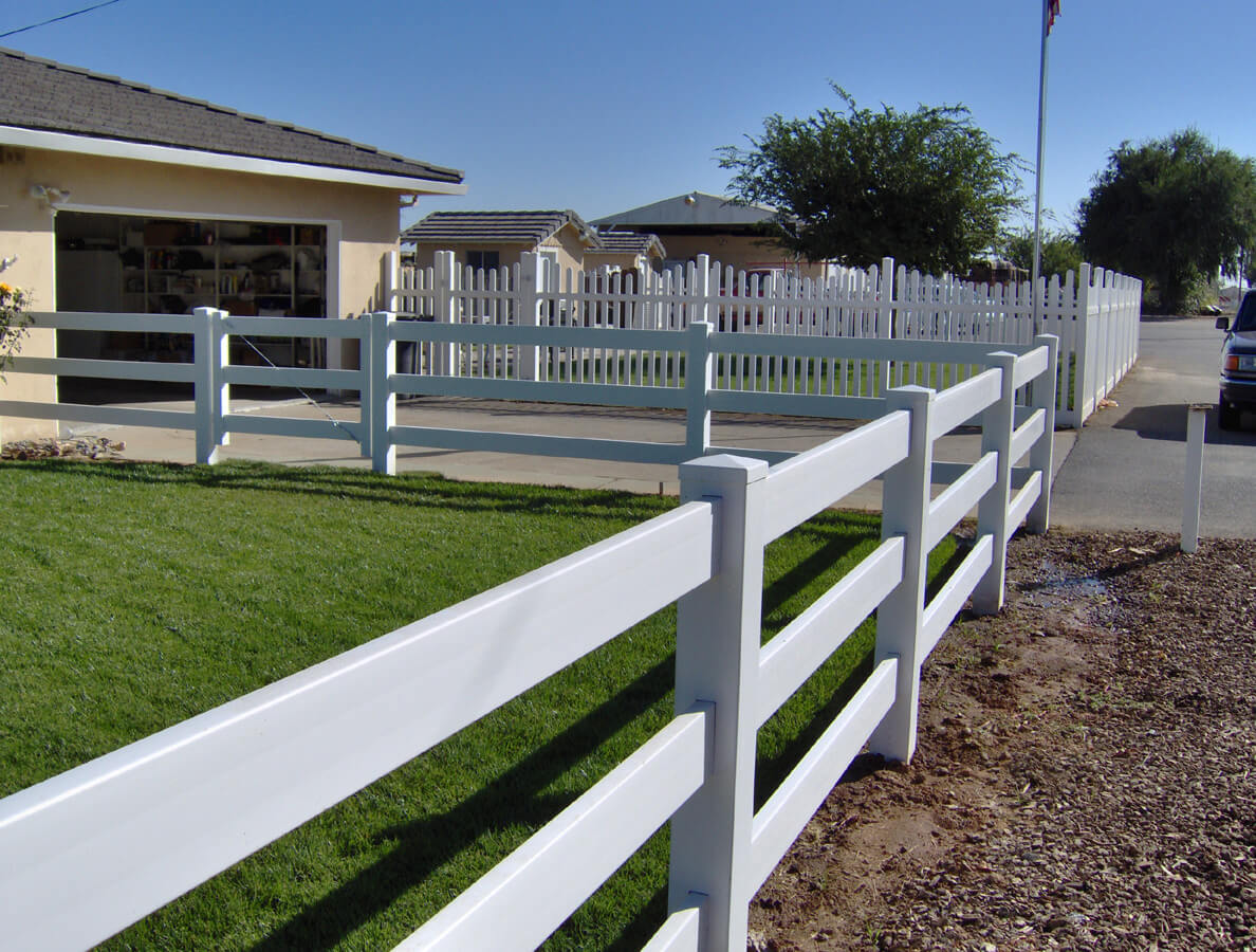 Белый деревянный забор ранчо